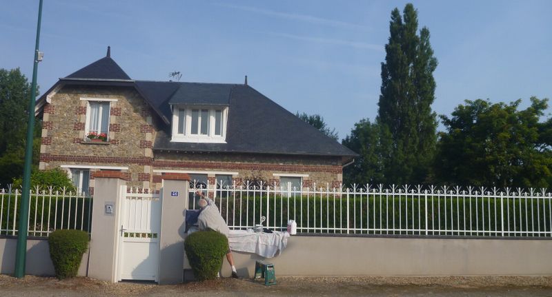 Les retrait&eacute;s entretiennent leurs abords ..