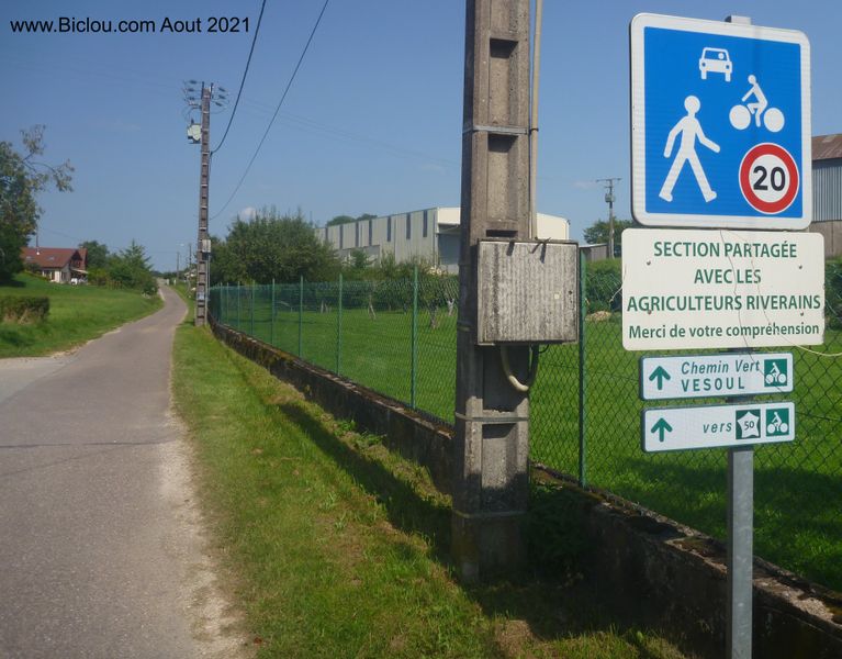 La v&eacute;loroute V 50, en direction de Vesoul