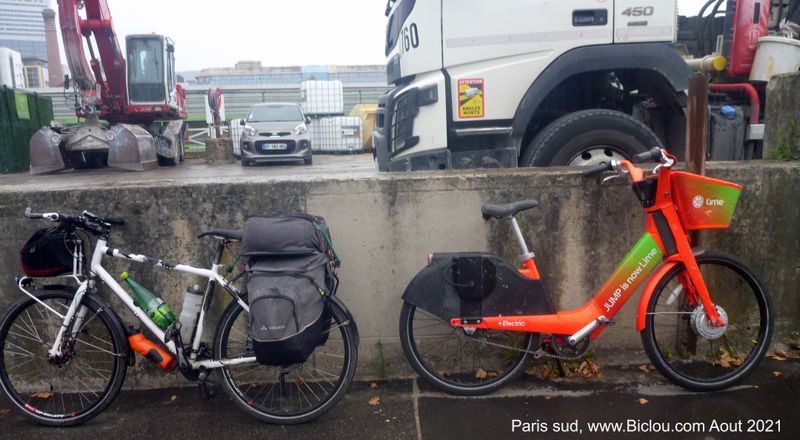 Rencontre inopin&eacute;e , de Mon-Coeur avec un v&eacute;lo &eacute;lectrique de Paris