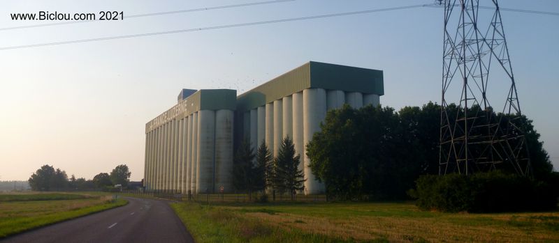 Beau silo &agrave; grains