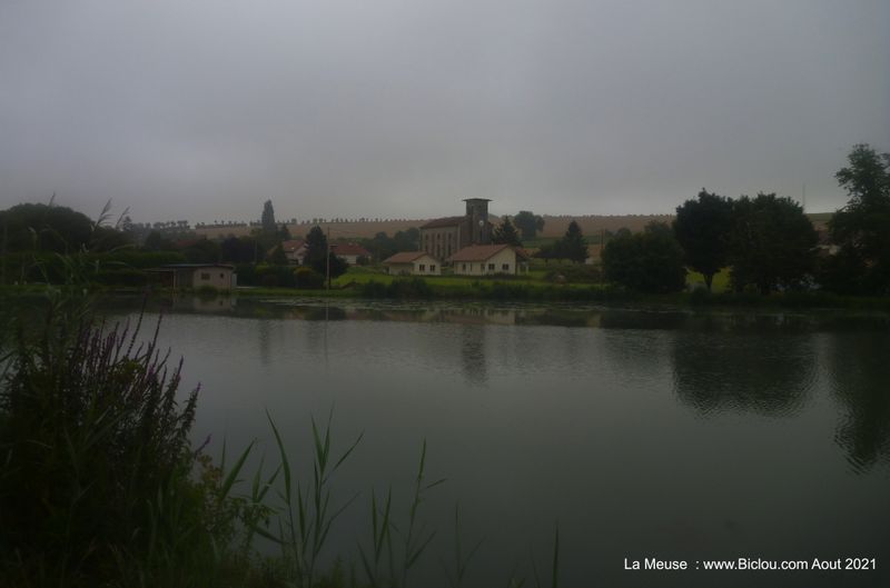 Hameau en bordure de MEUSE (apr&egrave;s Verdun)