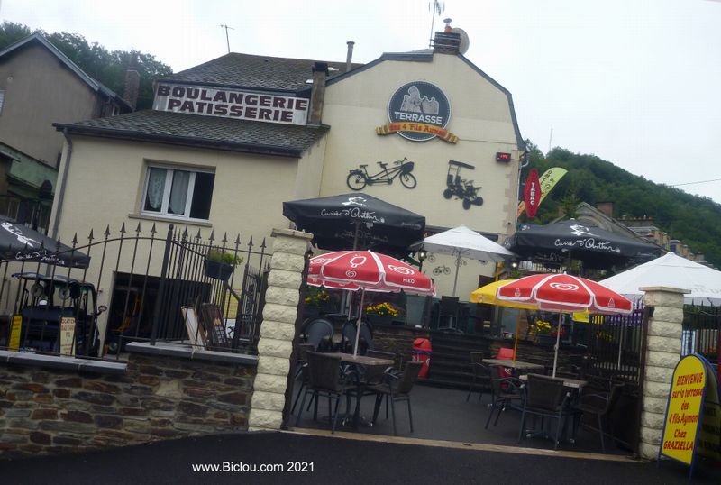 Pause caf&eacute; le long de la Meuse 