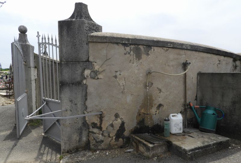 Eau du cimeti&egrave;re de ..