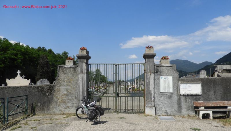 Grosse soif &agrave; Goncelin, heureusement Ya ce cimeti&egrave;re