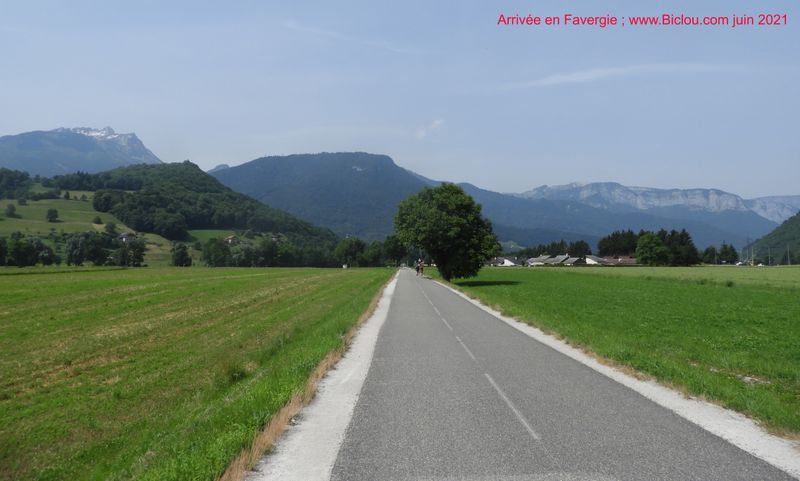Faverges en vue, Le cr&ecirc;t de Chambellon, la Sambuy, la Motte, le Charbon : les Bauges en arri&egrave;re plan