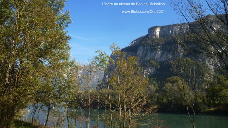 L'Is&egrave;re au niveau du Bec de l'&eacute;chaillon