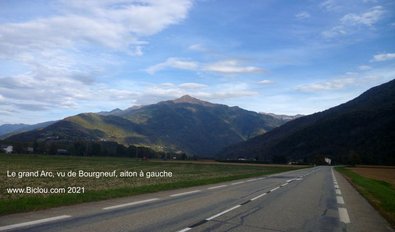 Le Grand Arc, vu &agrave; l'approche de Aiton en Savoie
