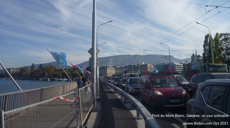 Bouchons journaliers sur le pont du Mont-Blanc &agrave; Gen&egrave;ve, et bande cyclable enfin ..