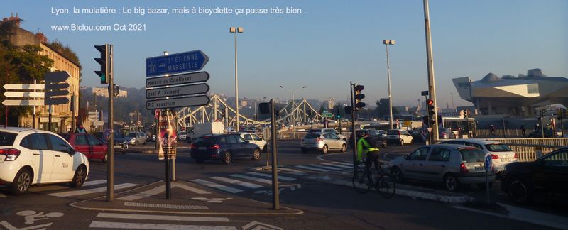 Lyon : Big bazar sur ce giratoire de La Mulati&egrave;re