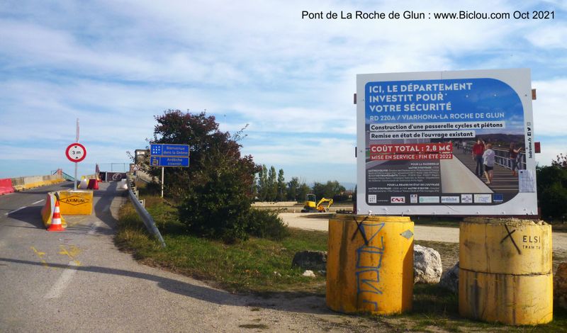 Sur ViaRh&ocirc;na : Pose d'une passerelle &agrave; la Roche de Glun