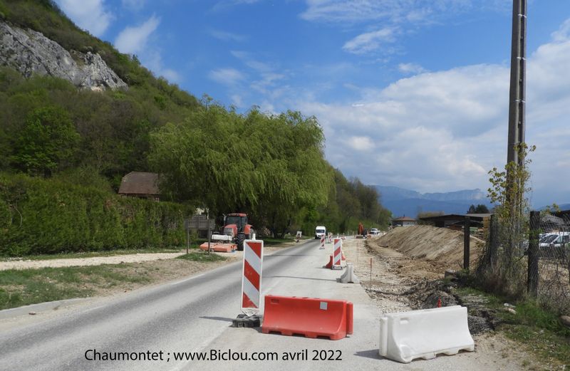 Piste cyclable en construction &agrave; Chaumontet-Epagny ; sur la V 62 direction Epagny