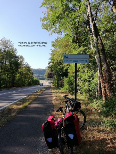 Juste apr&egrave;s le pont de Lagnieu, Bande dite cyclable, sur ViaRh&ocirc;na