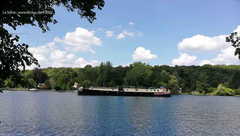 Belle p&eacute;niche Sur la Seine