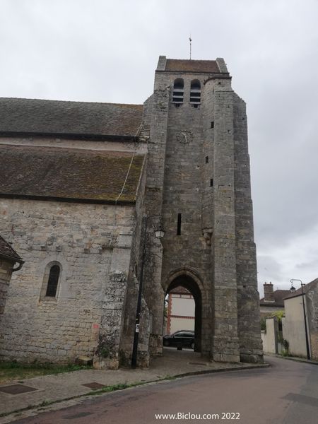 Eglise fortifi&eacute;e