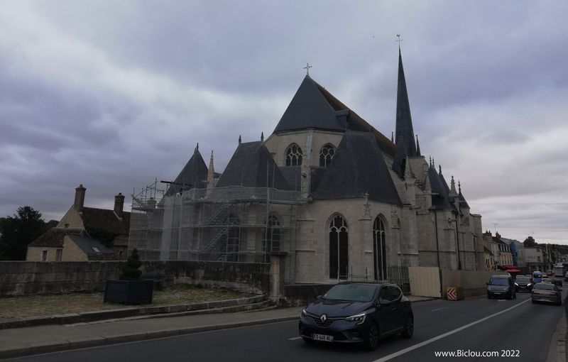 Vingt Dieux ; la belle  &eacute;glise st jean Baptiste de Nemours
