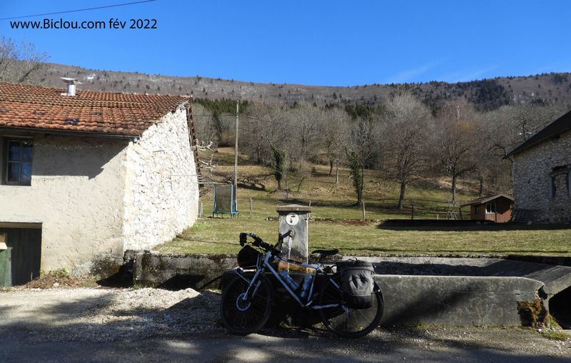 Verthemex,hameau de Vacheresse la mal nomm&eacute;e ; fin d'une bosse bien piquante..