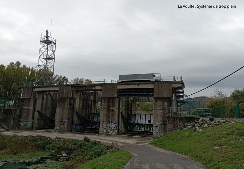 La Voulte : Sur le parcours ViaRh&ocirc;na ; Syst&egrave;me de trop plein, crues sur le Rh&ocirc;ne, en cas de grosses pluies, passe vite ..