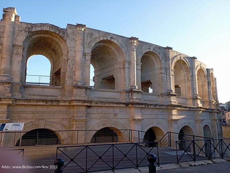 Ar&egrave;nes de Arles