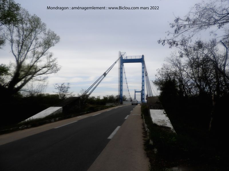 Mondragon, traitement int&eacute;r&eacute;ssant de ce pont , sur Viarh&ocirc;na