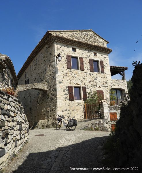 Belle maison de pierre &agrave; Rochemaure