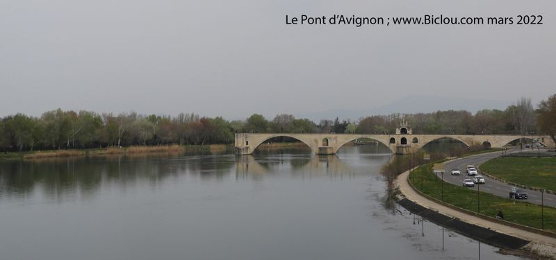 Le pont B&eacute;nezet : dit : d'Avignon
