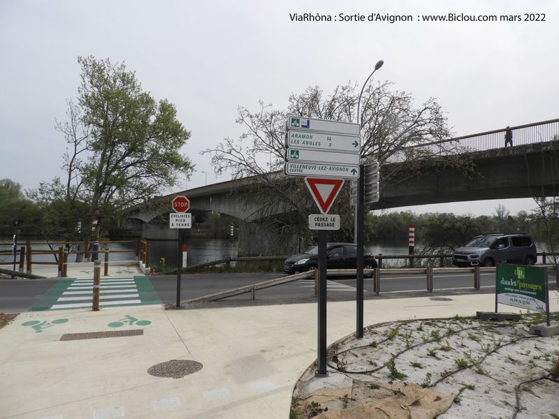 ViaRh&ocirc;na : Villeneuve Les Avignon, am&eacute;nagements cyclables 2021-22