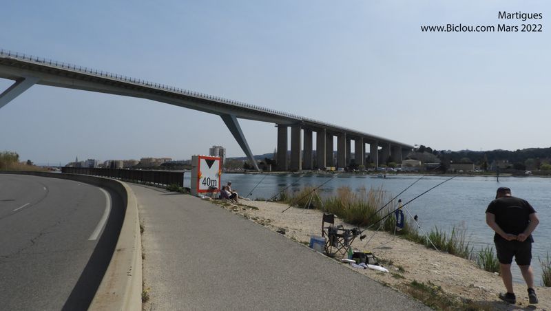 Arriv&eacute;e &agrave; Martigues par une piste dite cyclable