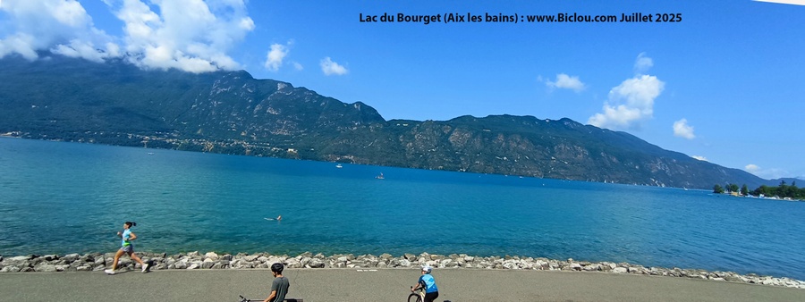 Le col du chat en face, vu de Lac du Bourget (Aix les Bains)