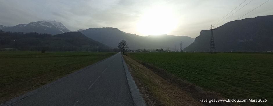 Arrivée à Faverges au coucher du Soleil (mars 2026)