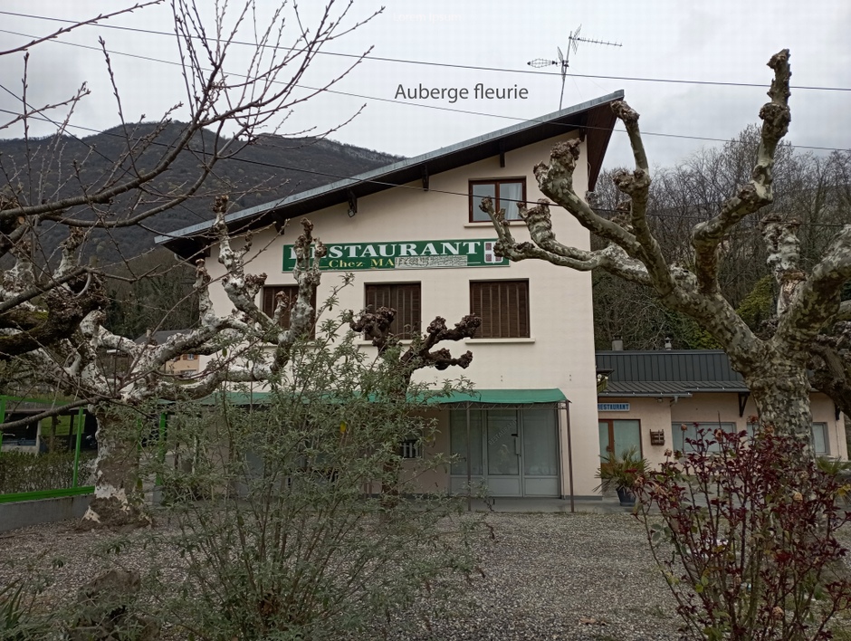 Auberge fleurie, Cruet, Savoie, semble fermé