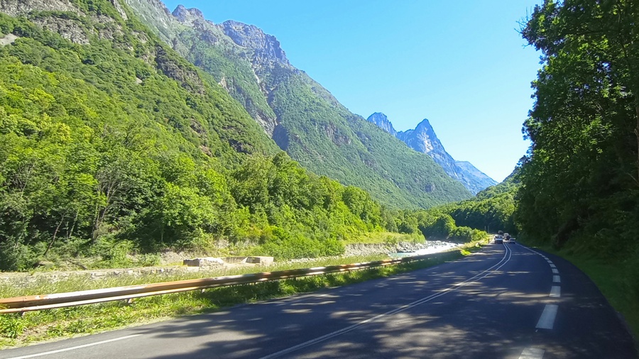Sur la route D 1091 le long de la Romanche