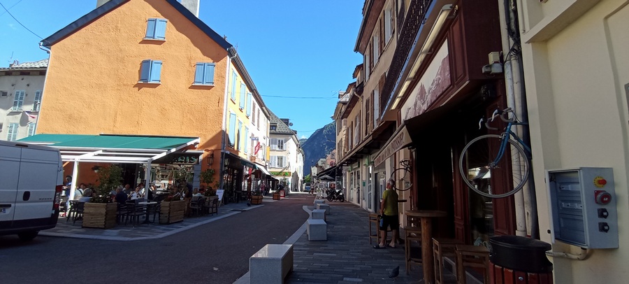 Péripates à Bourg d'Oisans zentrum en 2026