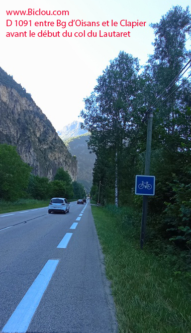 D 1091 entre Bourg d’Oisans et le Clapier, avant le début du col du Lautaret dernier plat