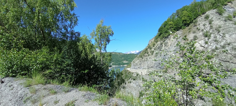 Un' occhiata au lac de Chambon juste avant l'affreux tunnel du même nom