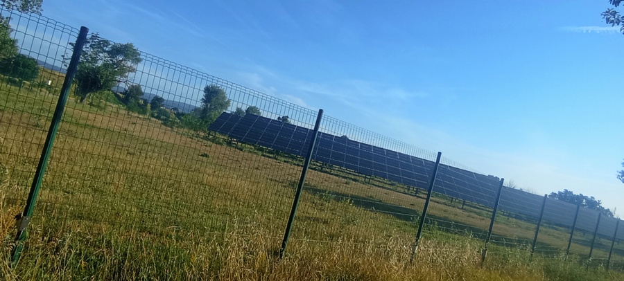 La nouvelle agriculture française se nourrit de panneaux solaires que l'on voit fleurir dans nos contrées..