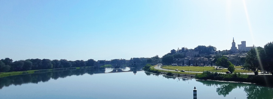 Dernier regard sur le Rhône d'Avignon