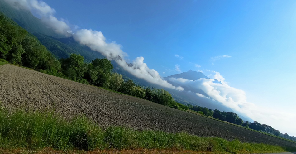 En combe de Savoie, sur la vélo-route dite Belle Via par les sachants et Via-Pre-Alpina par le claudio (V-62)