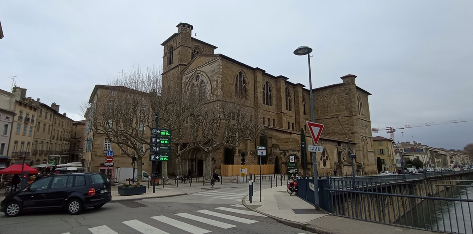 La collégiale saint Barnard à Romans sur Isère, pas le temps d'aller à la messe, présentement