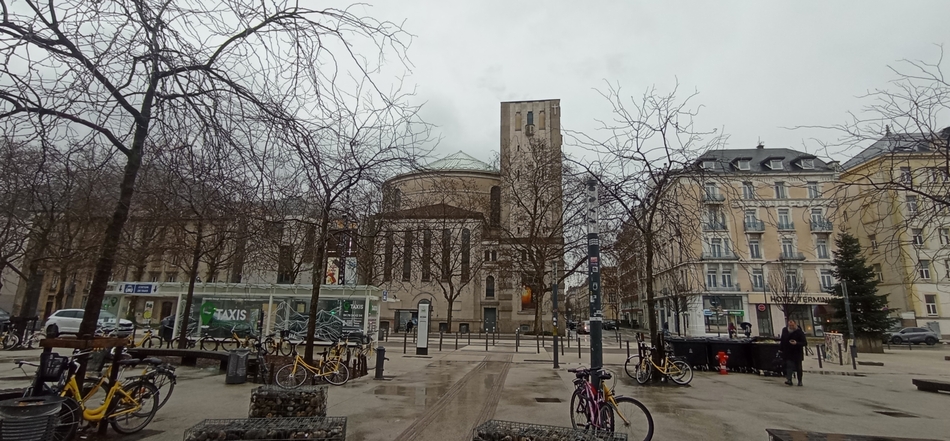 Grenoble, parvis de la gare