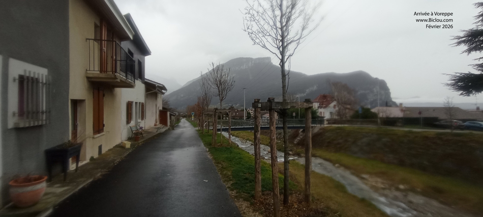 Arrivée à Voreppe, sous une bruine tenace ..