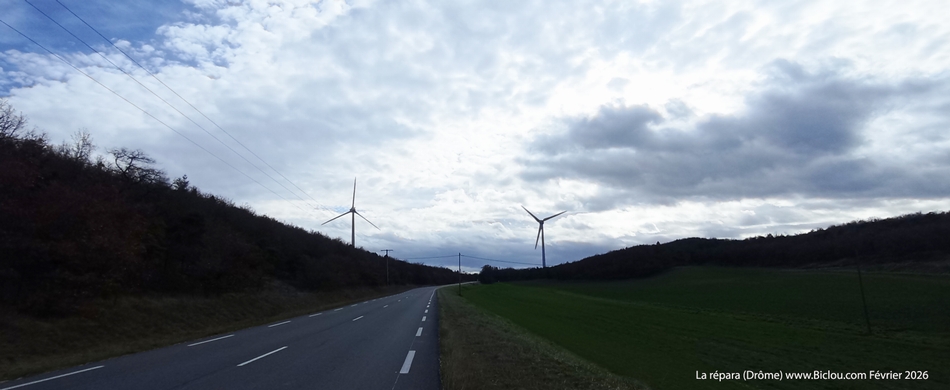 Les Eoliennes à la Répara-Auriples (Drôme), confirment bien que le vent est de face, donc de Sud