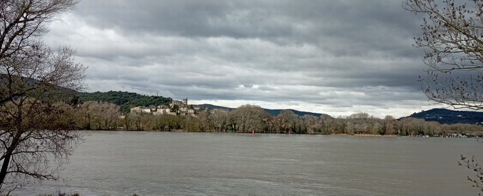 Viviers (Ardèche) , au delà du Rhône