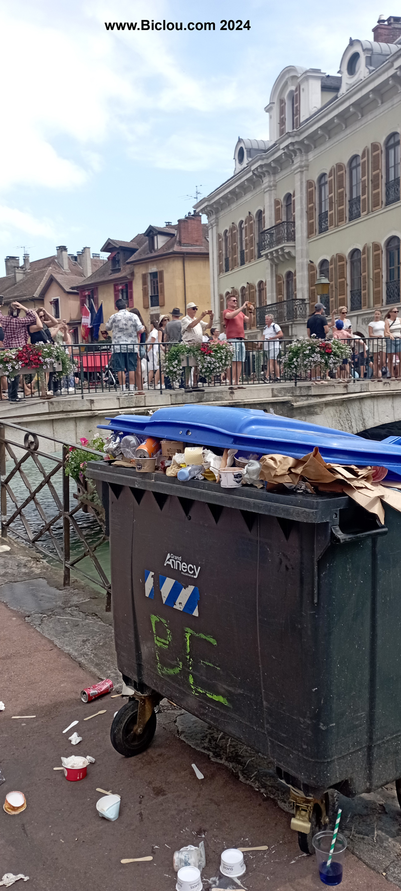 Annecy-pont-perriere-ca-déborde-juillet-2024title=Annecy-pont-perriere-ca-déborde-juillet-2024