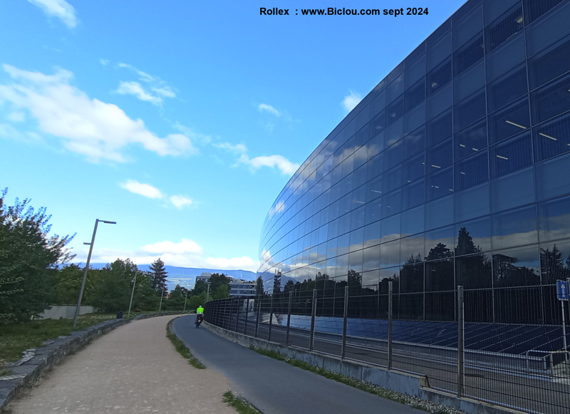 panneaux-solaires-verticaux-rollex-chene-bourg-Suisse-long-CEVAtitle=panneaux-solaires-verticaux-rollex-chene-bourg-Suisse-long-CEVA