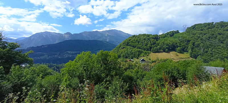 sur-la-trans-beaufortaine-venthon-vu-sur-dent-de-konsse