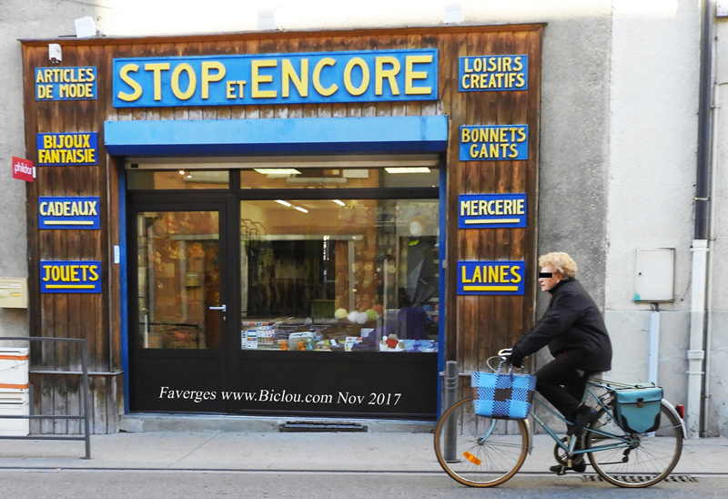 Mamie-Brassod-a-velos-sacoches-bleues-faverges-2017title=Mamie-Brassod-a-velos-sacoches-bleues-faverges-2017