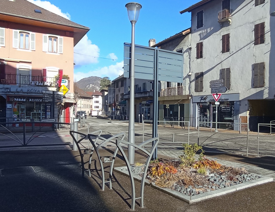 faverges-zentrum-garages-velos-?