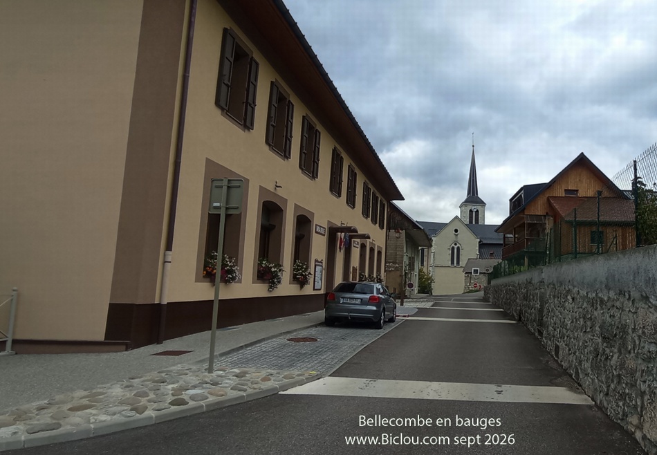 giratoire-col-de-leschaux-merci-au-grand-lonel-si-tu-pouvais-egalement-redessiner-figurines-velo-dans-la-monte