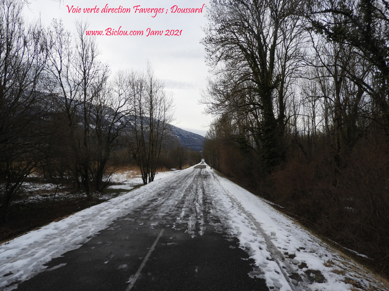 Voie-verte-Giez-direction-Doussard-pas-dégagéetitle=Voie-verte-Giez-direction-Doussard-pas-dégagée