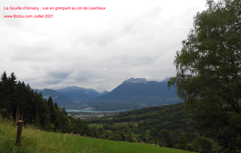 Gouille-Annecy-vue-col-Leschaux-entredozon-2021title=Gouille-Annecy-vue-col-Leschaux-entredozon-2021